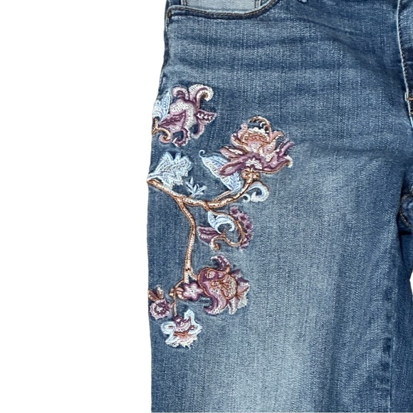 WHBM Embroidered the Straight Cropped Jeans Size 6 - Picture 3 of 6